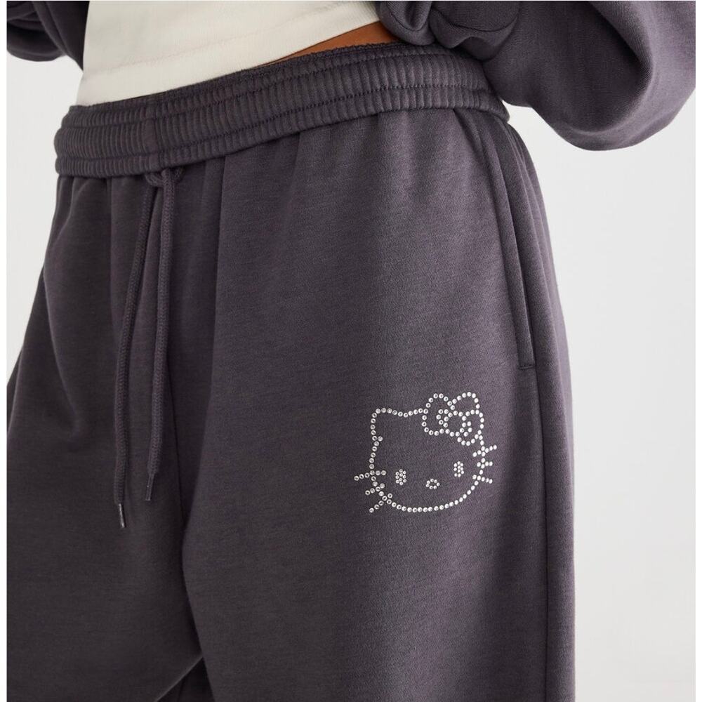 Aeropostale Hello Kitty Rhinestone Straight Leg Sweatpants. Size L. Retail $55